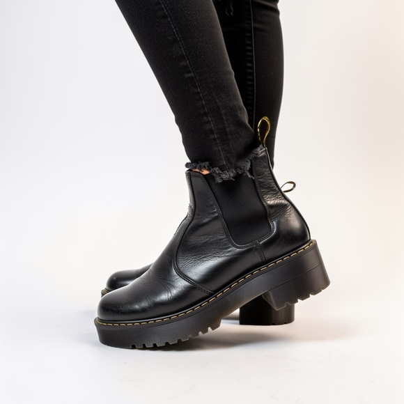 Dr. Martens Shoes - DR. MARTENS BLACK LEATHER PLATFORM ROMETTY BOOTS WOMAN 38